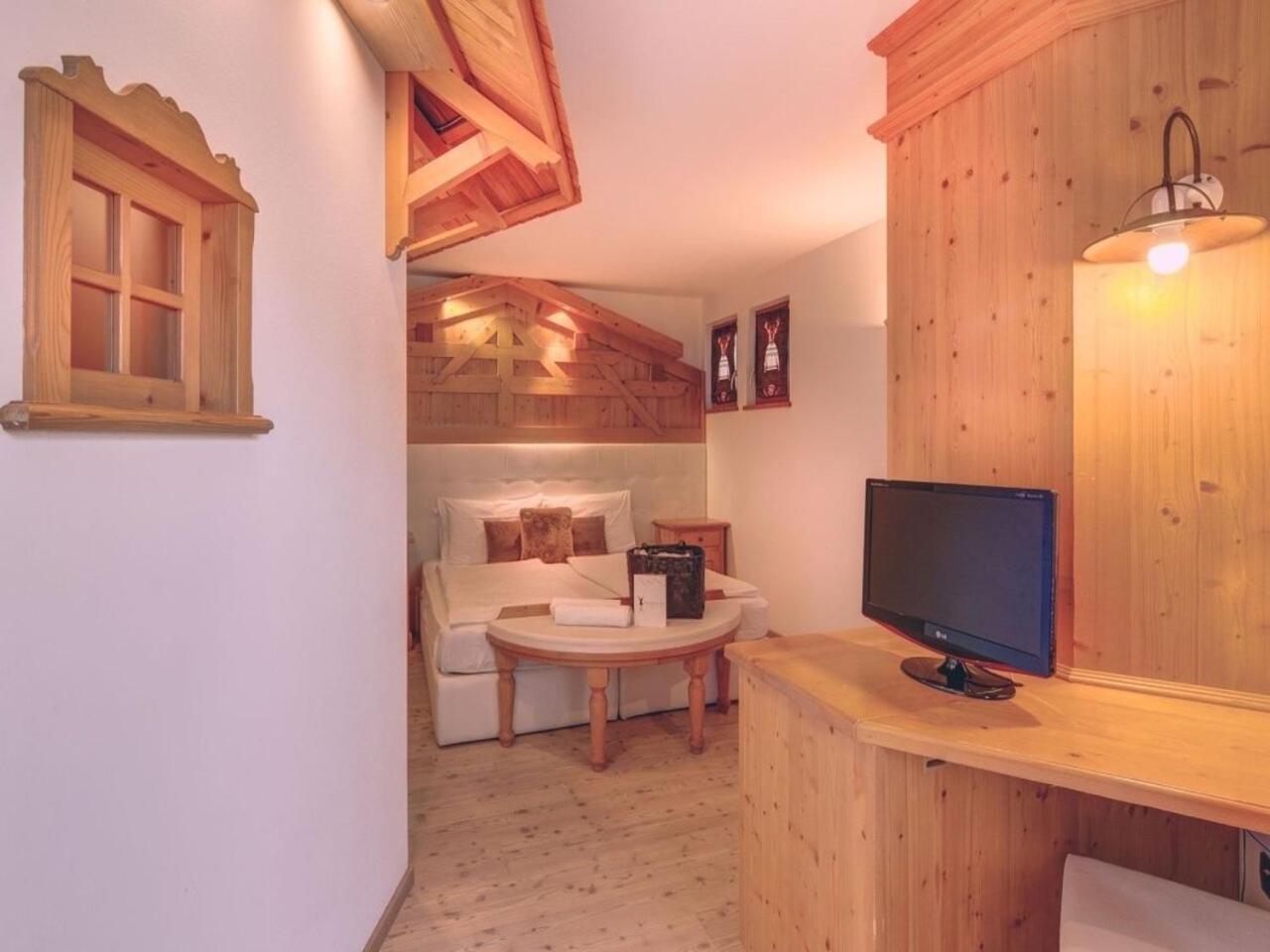 Hotel Madonnina Resort And Wellness Soraga di Fassa Exterior foto