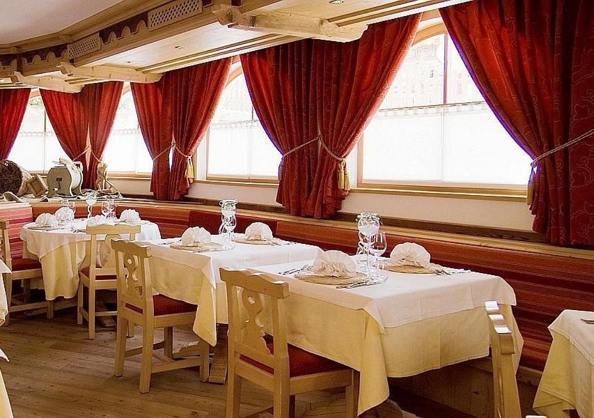 Hotel Madonnina Resort And Wellness Soraga di Fassa Exterior foto